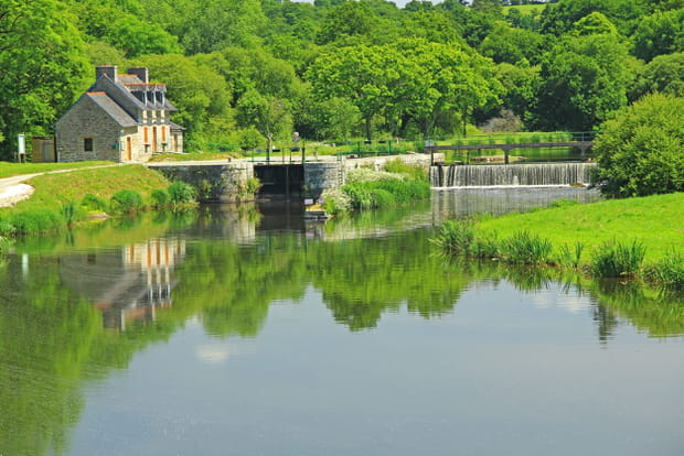 Le Canal de Nantes à Brest à vélo