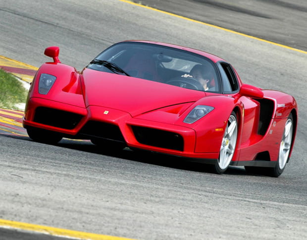 Ferrari Enzo : 350 km/h