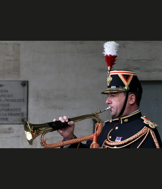 Partir sans tambour ni trompette