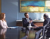 Suits, avocats sur mesure : La statue