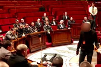 Zapping TV : Prise d'otage à l'Assemblée Nationale