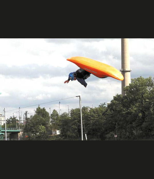 Kayak volant non identifi&eacute;