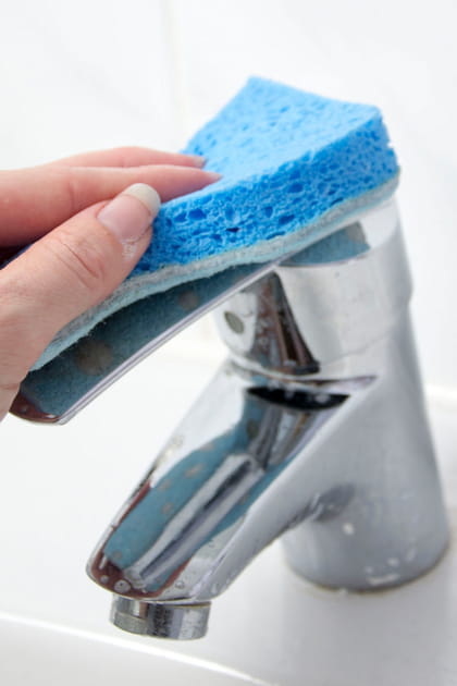 Garder une &eacute;ponge &agrave; proximit&eacute; du lavabo