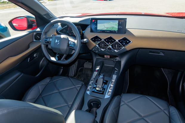 Un habitacle moins haut de gamme, mais pas négligé