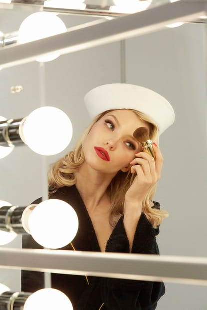 Session maquillage pour le Calendrier Pirelli 2015