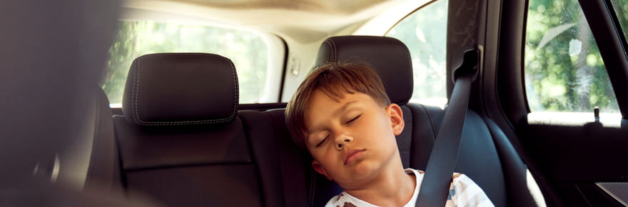 Cette voiture poss&egrave;de une fonction in&eacute;dite - vos enfants ne se r&eacute;veilleront plus au milieu d'un trajet