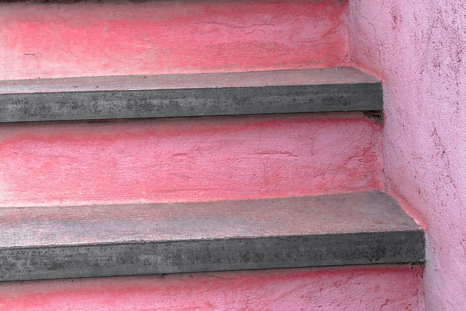 Un escalier en b&eacute;ton color&eacute;