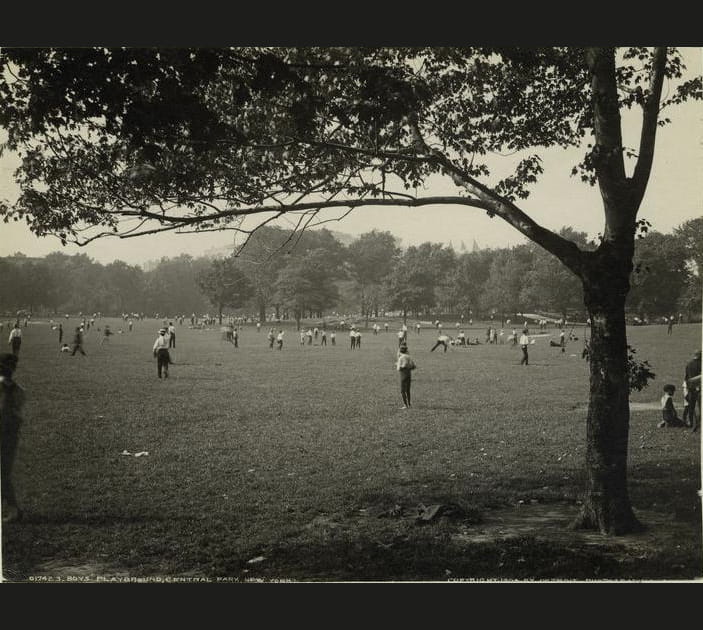 Terrain de jeu &agrave; Central Park, 1904