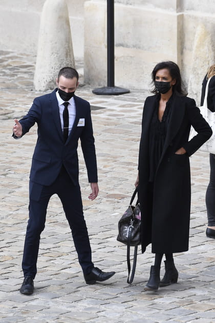 Karine Lemarchand arrive aux Invalides