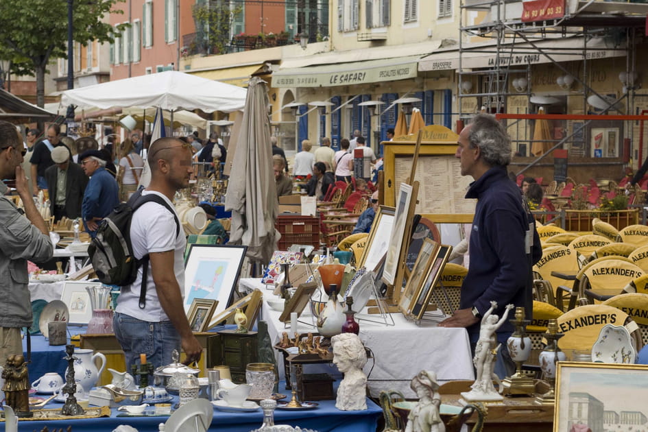 Les puces du cours Saleya &agrave; Nice