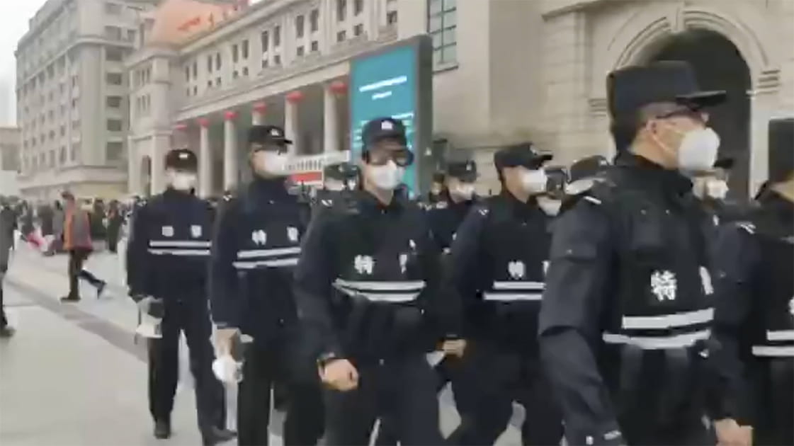 Police masqu&eacute;e