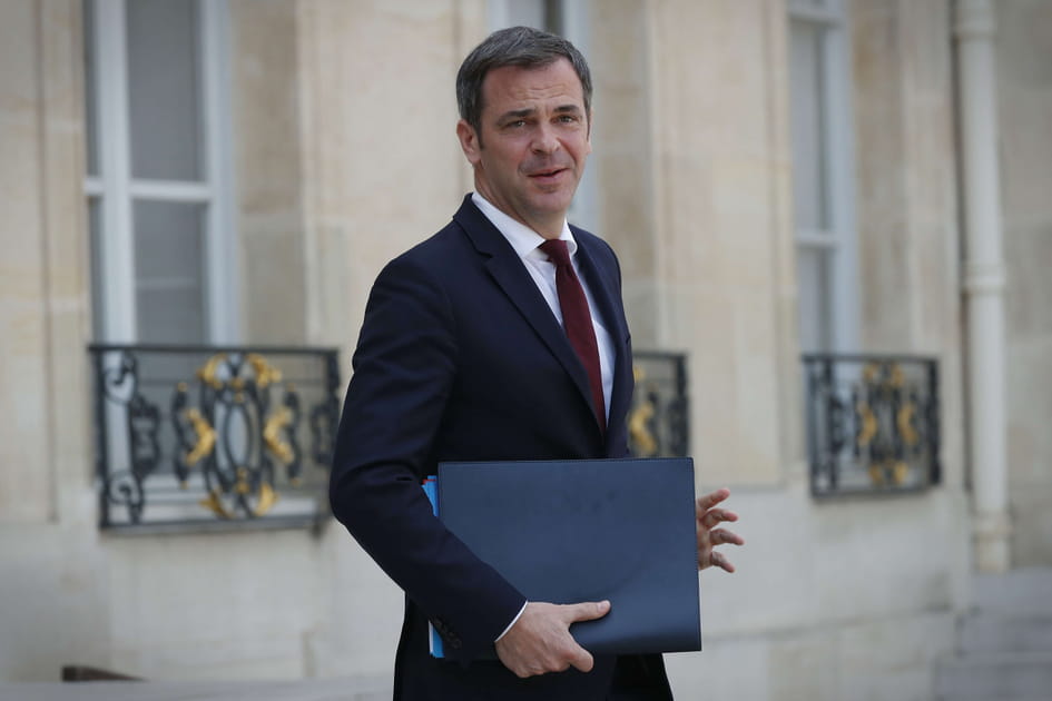 Olivier V&eacute;ran, ministre de la Sant&eacute; et des Solidarit&eacute;s