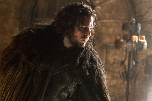 Jon Snow tape du poing