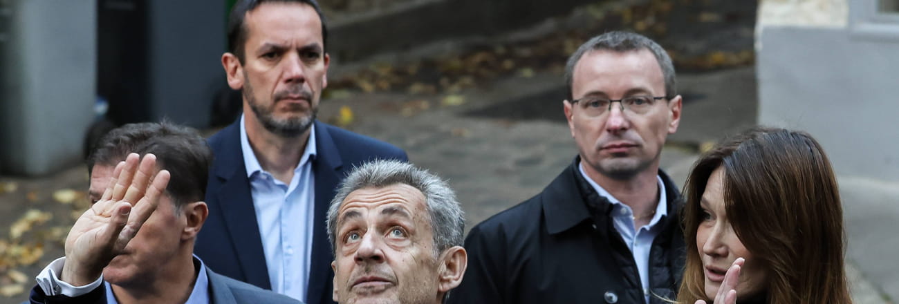 En images : l'hommage de la famille, des proches et soutiens de Nicolas Sarkozy avant son entrée en prison