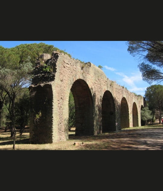 L'aqueduc de Mons, Fr&eacute;jus