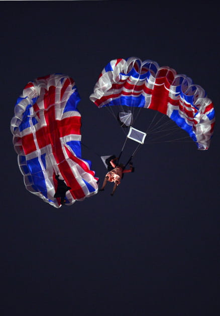 Elle &quot;saute&quot; en parachute (ou presque)