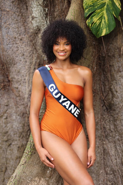 Miss Guyane en maillot de bain à une bretelle, so chic !