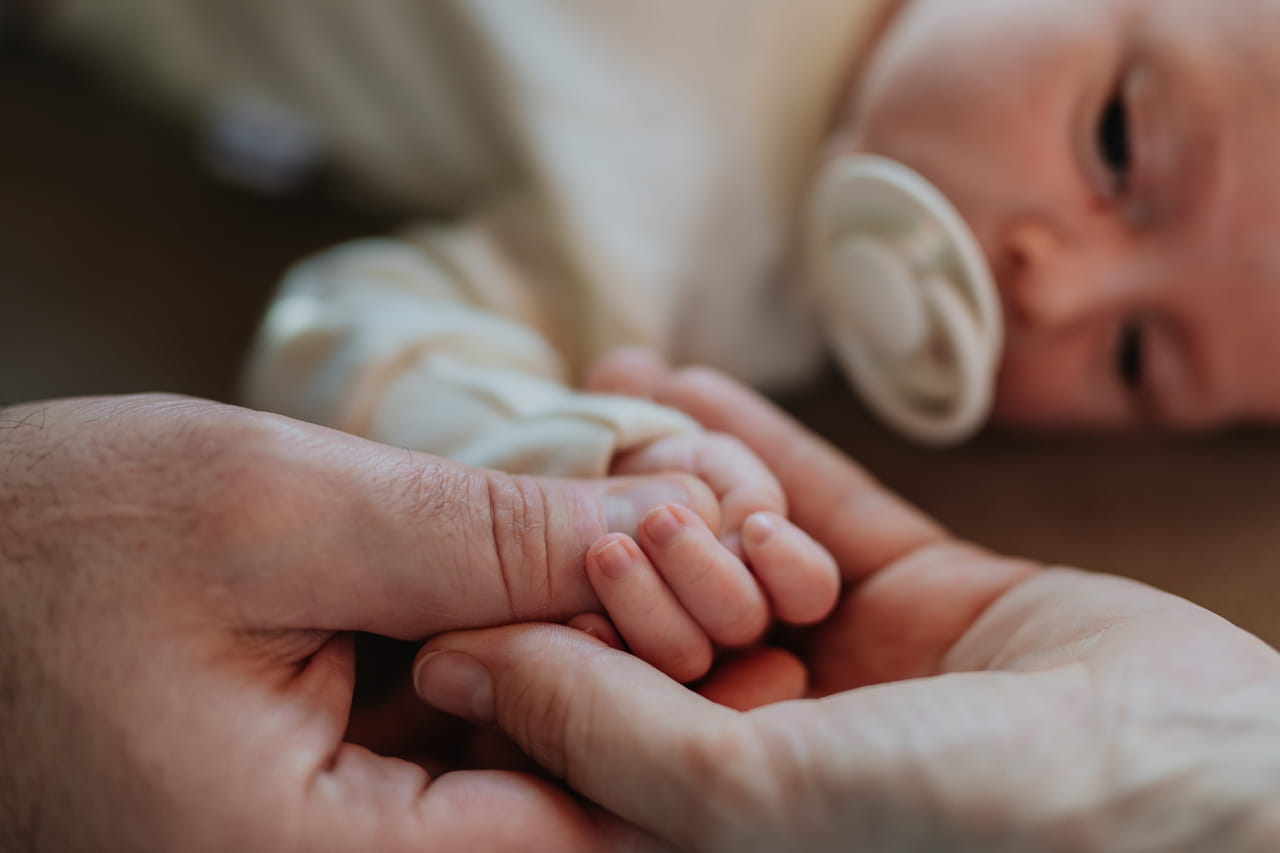 Nouveau congé de naissance : plus court, mieux payé... En quoi consiste le dispositif ?
