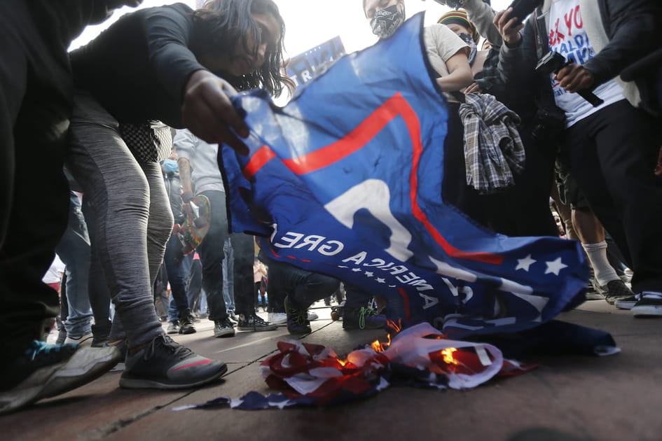 Drapeau en feu