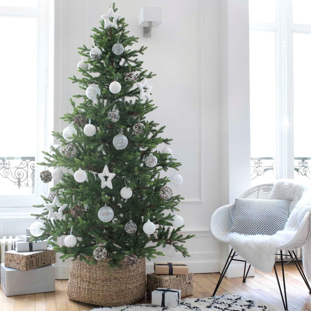 Un sapin de No&euml;l blanc et naturel