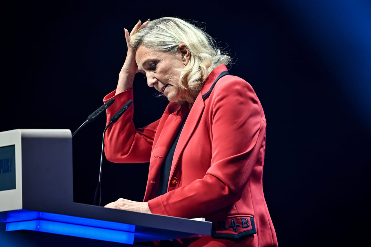 Marine Le Pen déçue de son entretien avec Sébastien Lecornu, elle parle d'une dissolution