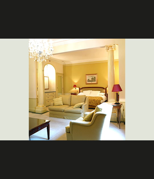 Une chambre aux ench&egrave;res