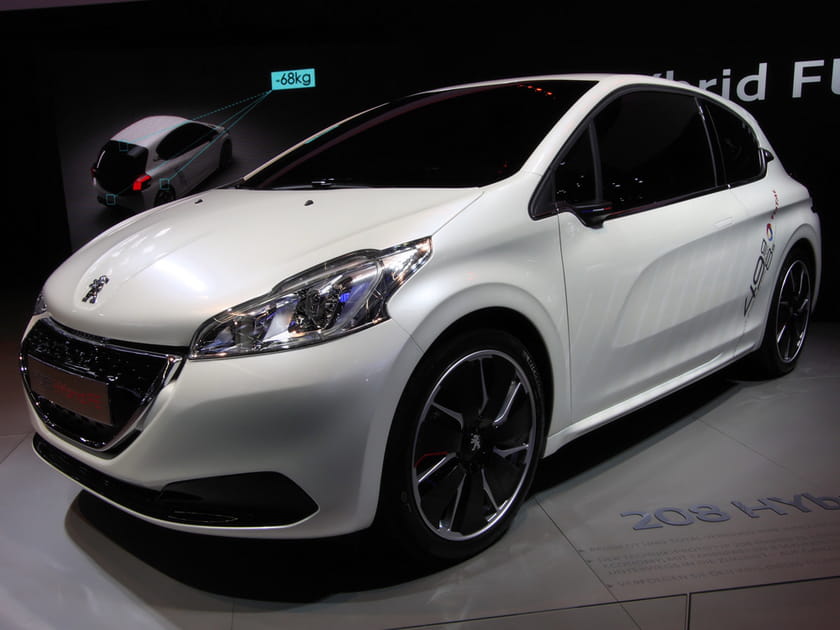 Peugeot 208&nbsp;HYbrid FE