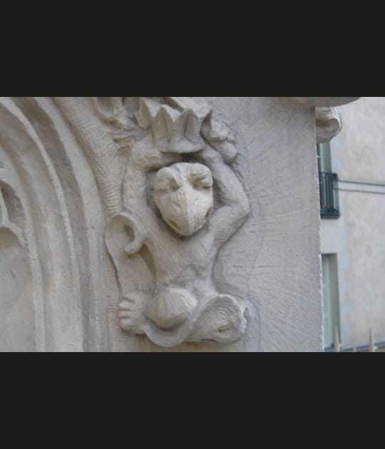 Un singe couronn&eacute;