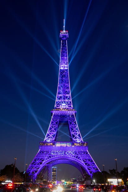 Tour eiffel ultra violette