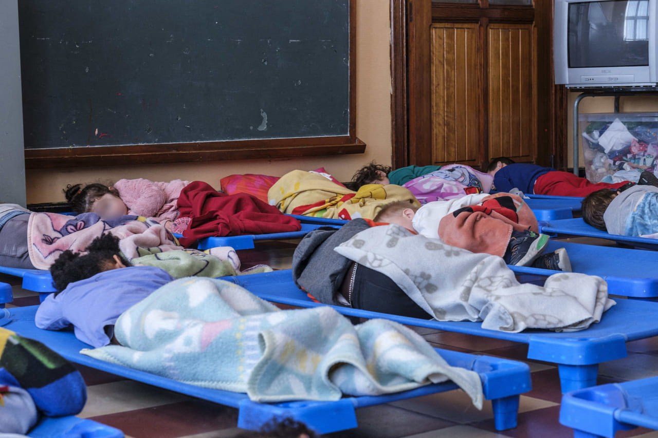 Pour améliorer le sommeil des Français, le gouvernement a une idée : dormir pendant le travail !