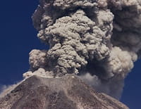 Odyssées volcaniques, quand la terre gronde : Dans les flammes de l'enfer