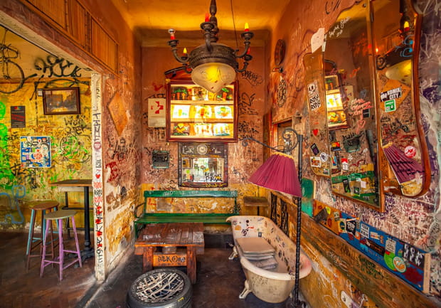 Faire la tournée des "ruin" bars