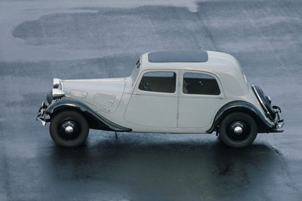 Le toit en moleskine : signe distinctif des débuts