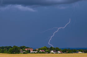 Pluies &quot;intenses&quot;, vents, gr&ecirc;le... 12&nbsp;d&eacute;partements en alerte orages ce mercredi apr&egrave;s-midi