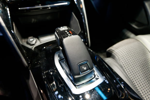 Le levier de vitesses de la 208 a fait ses preuves