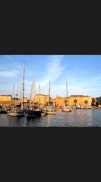 15e&nbsp;: Ajaccio, Saint-Cyr, Port Cogolin, et&nbsp;Les&nbsp;Issambres,&nbsp;41&nbsp;euros&nbsp;par&nbsp;jour