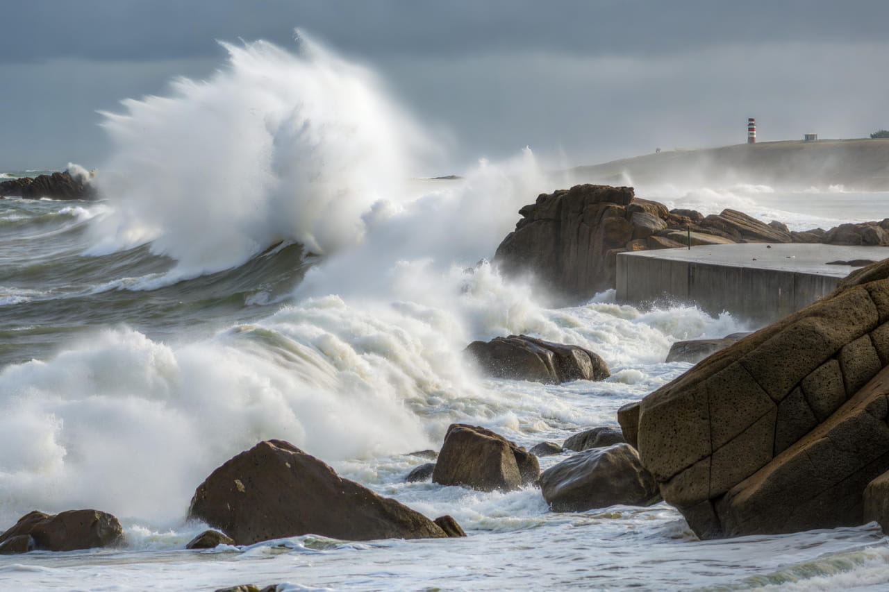 Vigilance météo : des départements face à des risques de submersion ou d'orages