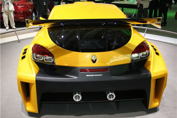 Motorisation : plus de 350 chevaux sous le capot arrière