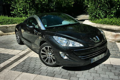 dôté d'une ligne magnifique, le peugeot rcz fait tourner les têtes.