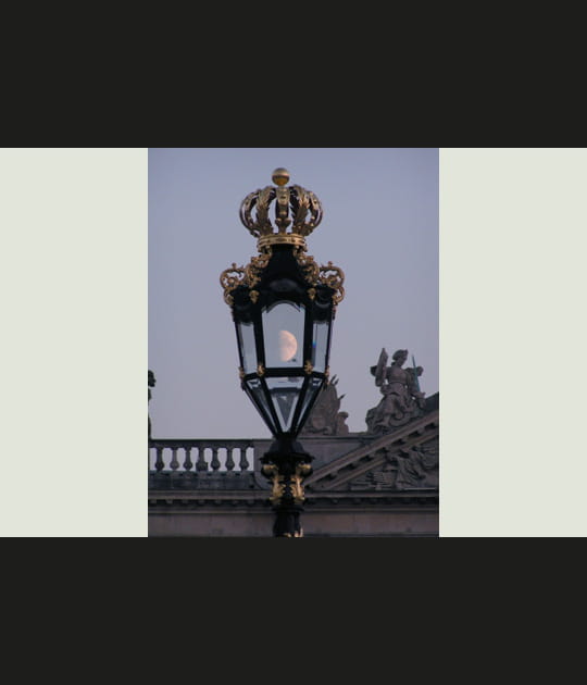 La lune dans le lampadaire