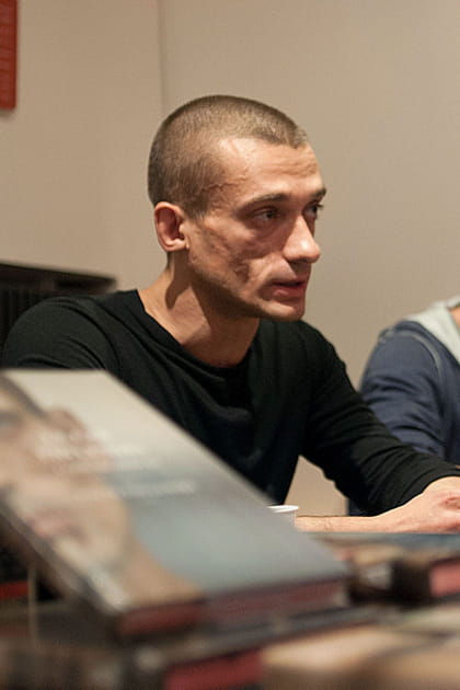 Amoureux, Piotr Pavlenski a l'interdiction d'approcher sa compagne