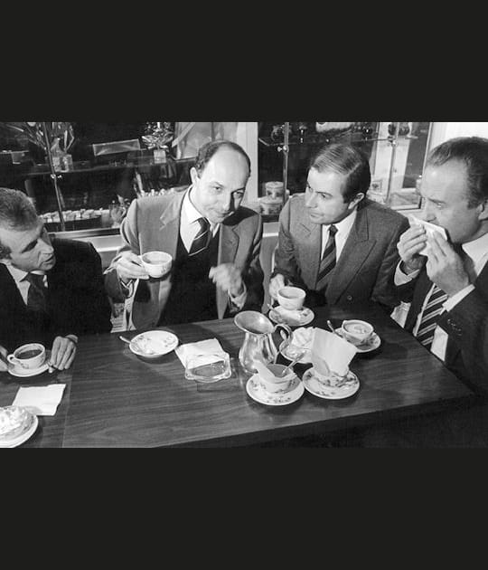 La r&eacute;union au caf&eacute;