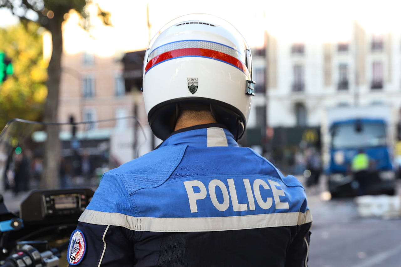 Un sénateur ivre, frappé, puis menotté... Mais qu'est-il arrivé à Philippe Mouiller ?