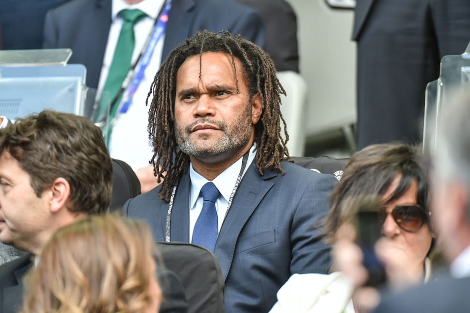 Christian Karembeu attentif lors de Belgique-Irlande