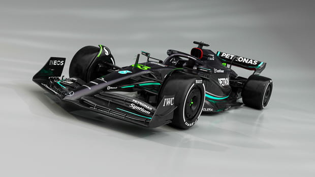 Voici la Mercedes F1 2023, tout de noir vêtue