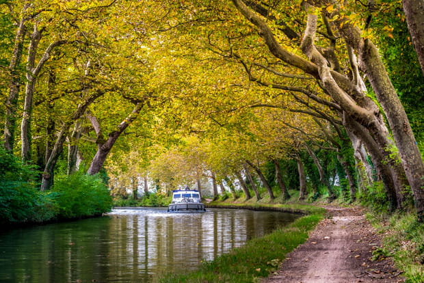 Le flamboyant Canal du Midi à la Toussaint