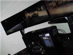 3 écrans 3d pour un jeu de voiture