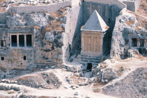 Les tombes millénaires de la vallée du Cédron