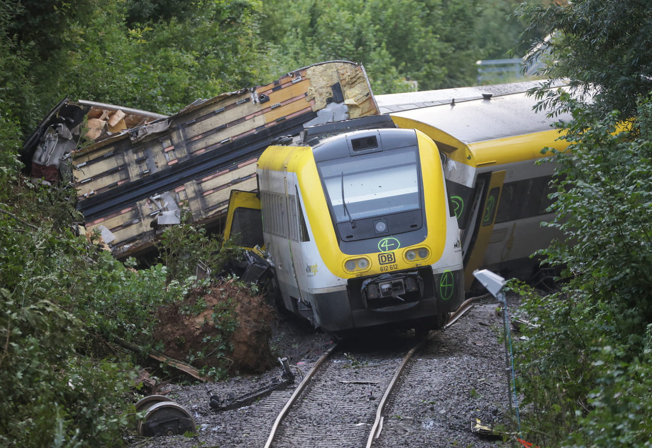 Accident de train en Allemagne : au moins 3 morts après un déraillement, une piste privilégiée