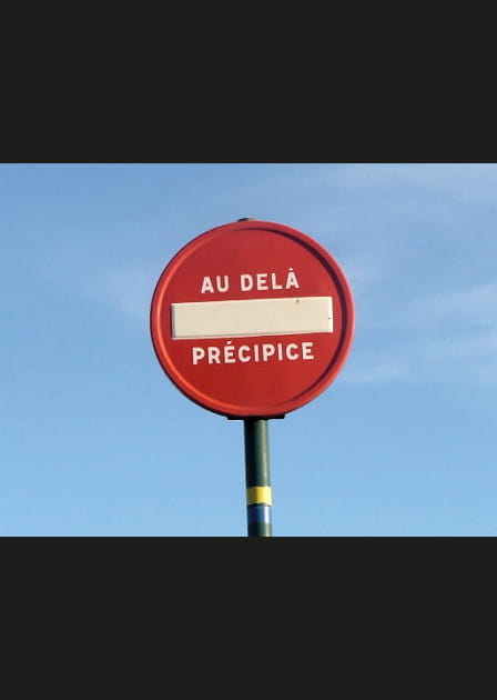 Sens interdit apr&egrave;s le pr&eacute;cipice